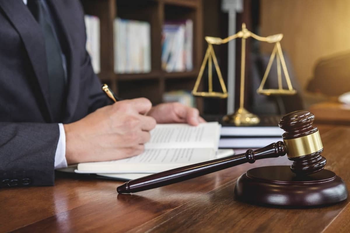 How to Choose the Best Personal Injury Lawyer for Your Case (Chicago Injury Lawyer LangdonEmison.com)